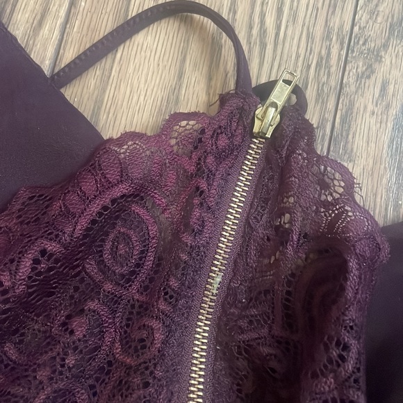 BURGUNDY/PURPLE SPRING FORMAL FLOWY DRESS - Picture 4 of 4